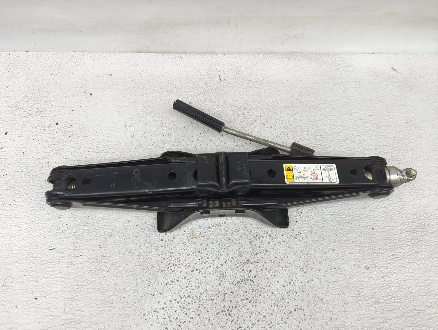 2004 Ford F150 Pickup Spare Scissor Car Jack Black - Oemusedautoparts1.com