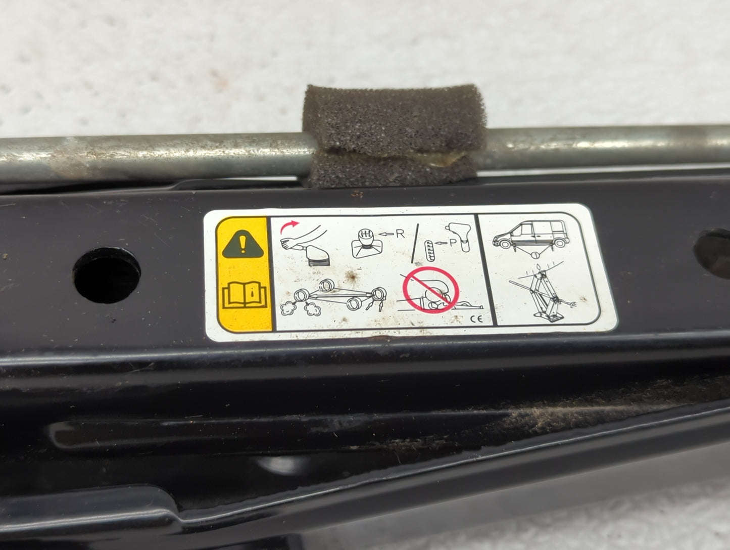 2004 Ford F150 Pickup Spare Scissor Car Jack Black - Oemusedautoparts1.com