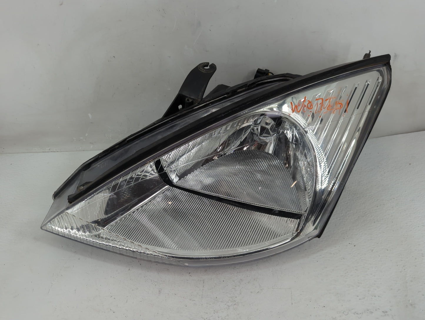 2002-2004 Ford Focus Driver Left Oem Head Light Headlight Lamp - Oemusedautoparts1.com