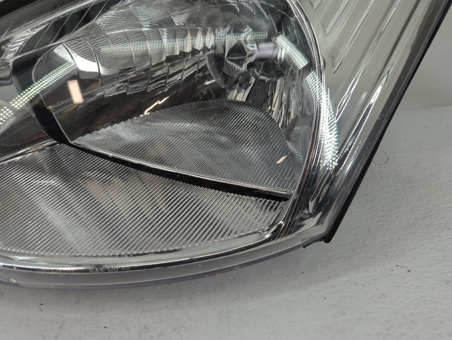 2002-2004 Ford Focus Driver Left Oem Head Light Headlight Lamp - Oemusedautoparts1.com