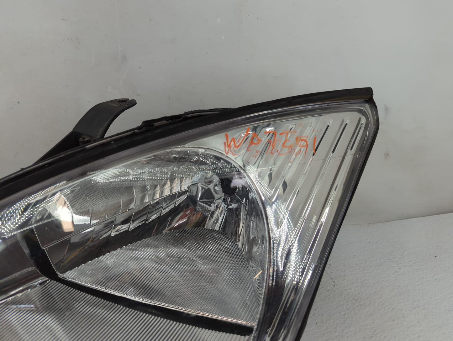 2002-2004 Ford Focus Driver Left Oem Head Light Headlight Lamp - Oemusedautoparts1.com