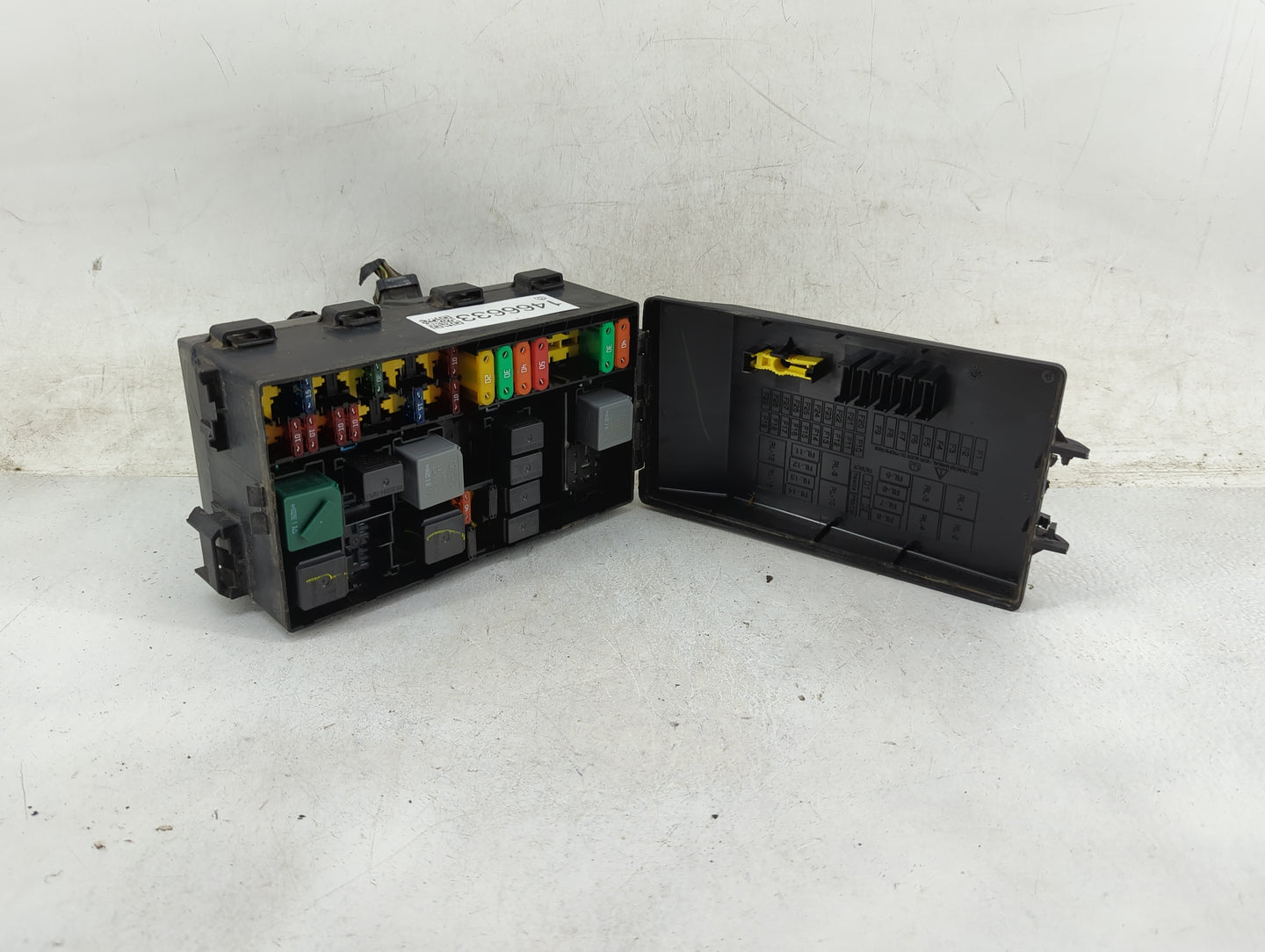 2000-2005 Ford Focus Fusebox Fuse Box Panel Relay Module P/N:3S4T-14A142-AA Fits Fits 2000 2001 2002 2003 2004 2005 OEM Used