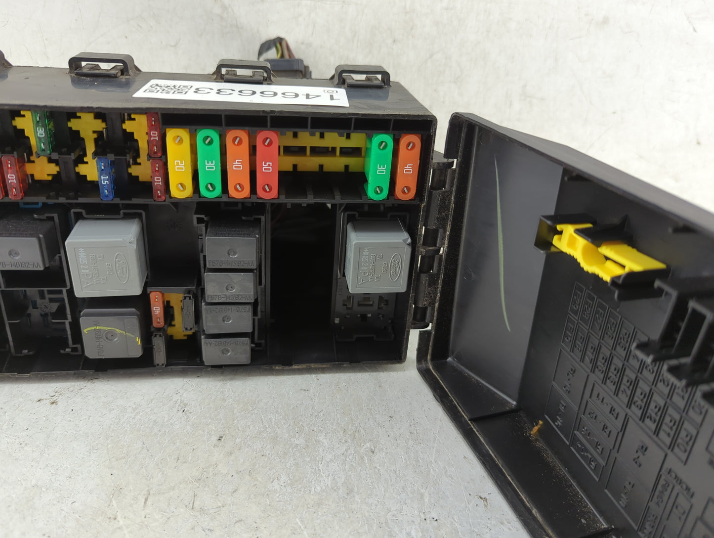 2000-2005 Ford Focus Fusebox Fuse Box Panel Relay Module P/N:3S4T-14A142-AA Fits Fits 2000 2001 2002 2003 2004 2005 OEM Used