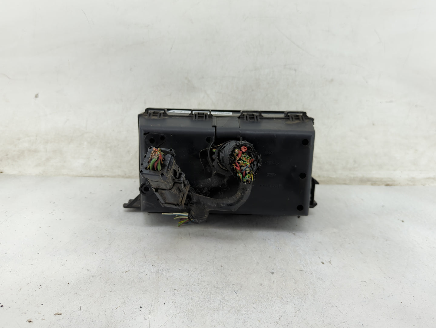 2000-2005 Ford Focus Fusebox Fuse Box Panel Relay Module P/N:3S4T-14A142-AA Fits Fits 2000 2001 2002 2003 2004 2005 OEM Used