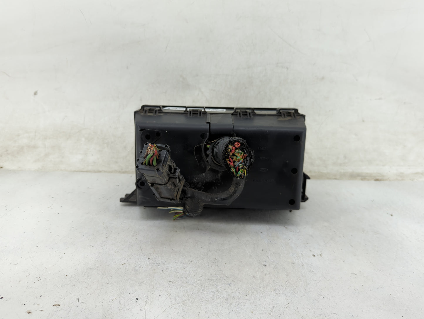 2000-2005 Ford Focus Fusebox Fuse Box Panel Relay Module P/N:3S4T-14A142-AA Fits Fits 2000 2001 2002 2003 2004 2005 OEM Used