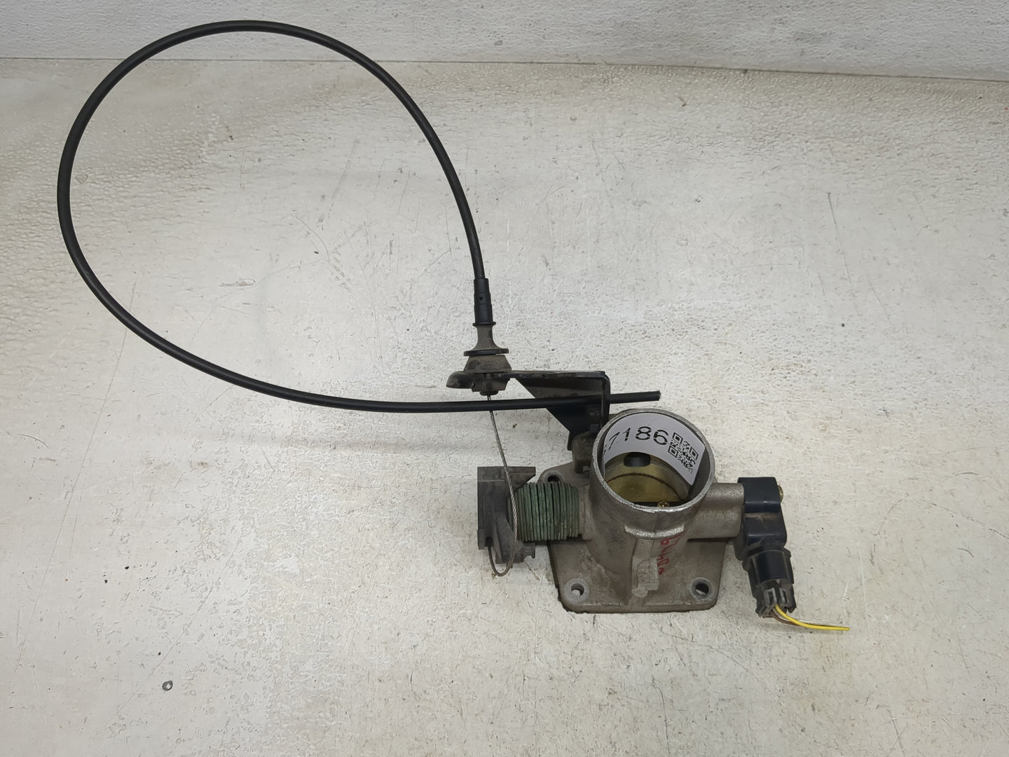 2000-2004 Ford Focus Throttle Body P/N:YS4U-AE Fits Fits 2000 2001 2002 2003 2004 OEM Used Auto Parts - Oemusedautoparts1.co