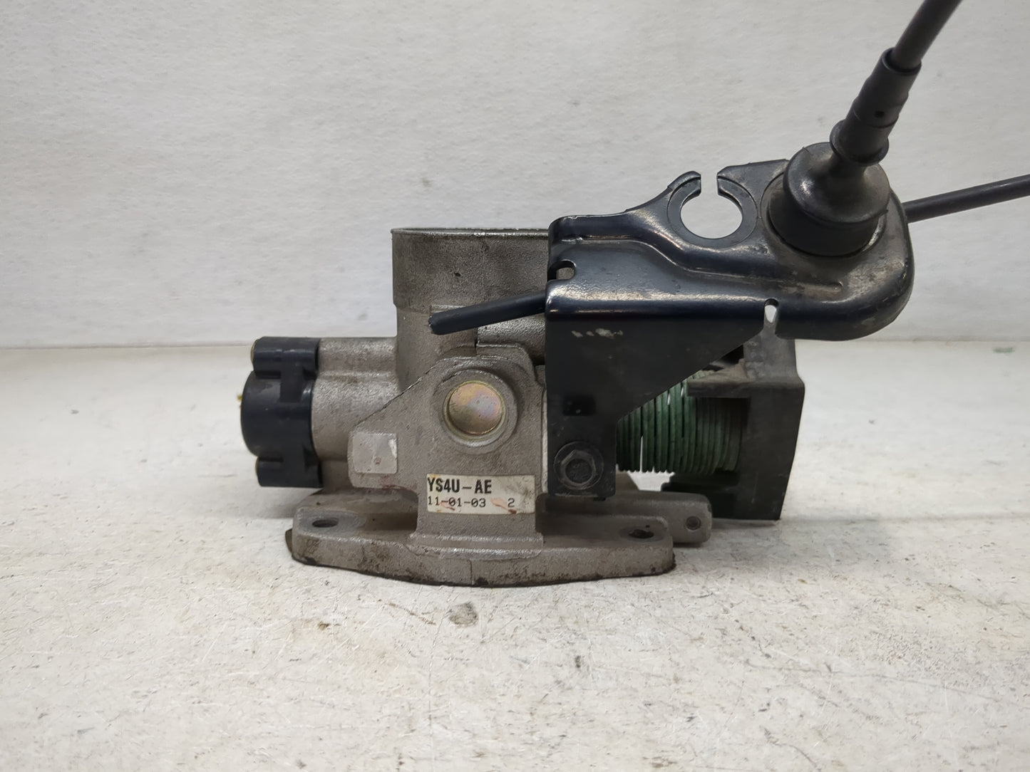 2000-2004 Ford Focus Throttle Body P/N:YS4U-AE Fits Fits 2000 2001 2002 2003 2004 OEM Used Auto Parts - Oemusedautoparts1.co