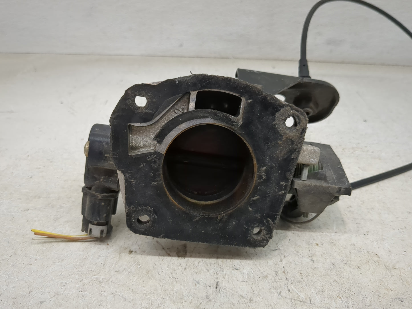 2000-2004 Ford Focus Throttle Body P/N:YS4U-AE Fits Fits 2000 2001 2002 2003 2004 OEM Used Auto Parts - Oemusedautoparts1.co