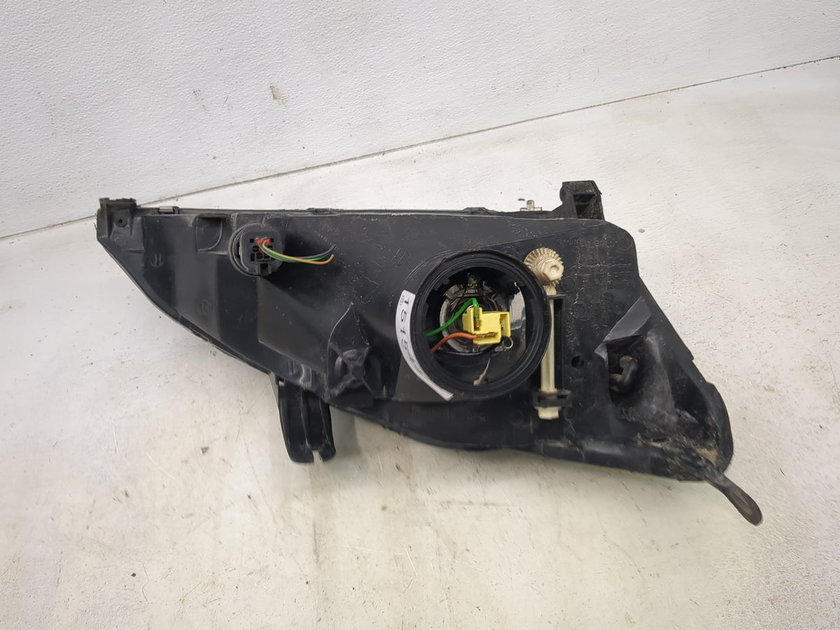 2004 Ford Focus Driver Left Oem Head Light Headlight Lamp 1515444 - Oemusedautoparts1.com