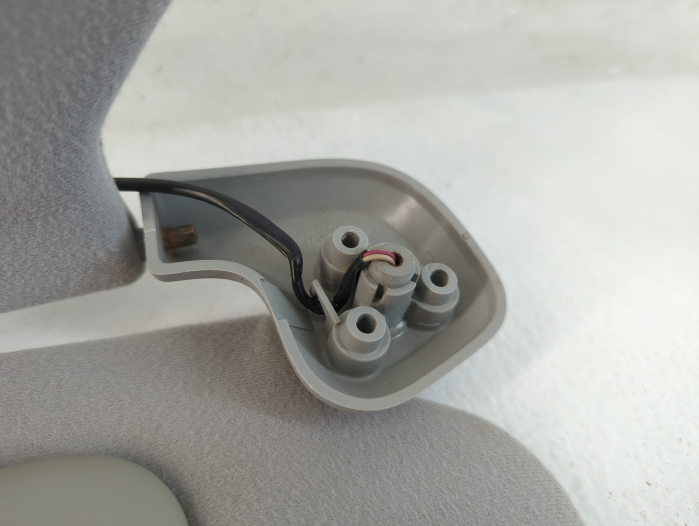 2000-2004 Ford Focus Sun Visor Shade Replacement Passenger Right Mirror Fits Fits 2000 2001 2002 2003 2004 OEM Used Auto Par
