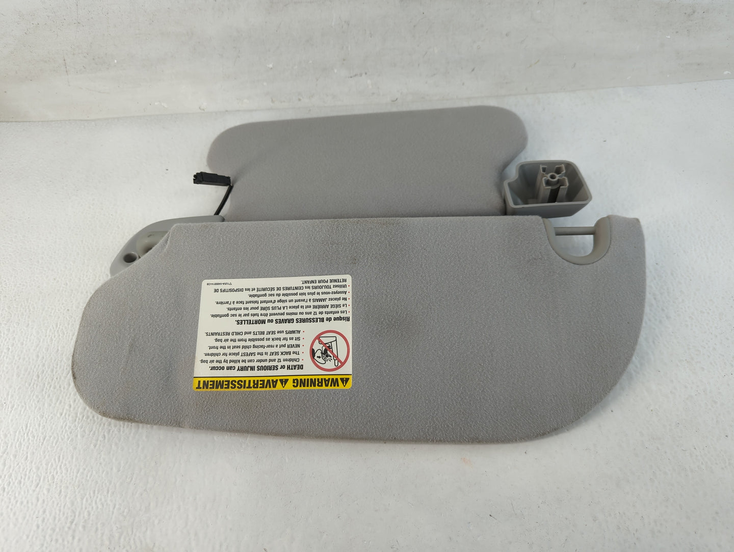 2000-2004 Ford Focus Sun Visor Shade Replacement Passenger Right Mirror Fits Fits 2000 2001 2002 2003 2004 OEM Used Auto Par