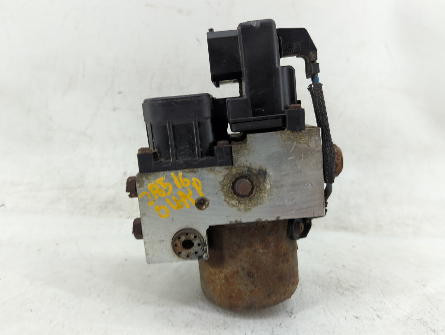 2004 Ford Ford F150 Pickup ABS Pump Control Module Replacement Fits Fits 2005 OEM Used Auto Parts - Oemusedautoparts1.com