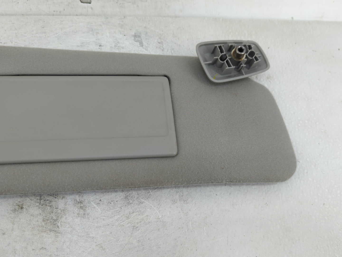 2004 Ford Ford F150 Pickup Sun Visor Shade Replacement Passenger Right Mirror Fits Fits 2005 2006 2007 2008 OEM Used Auto Pa