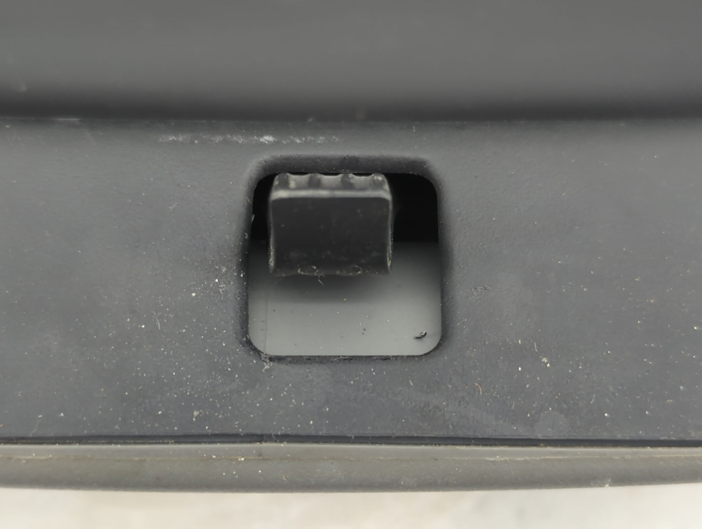 2004 Ford Ford F150 Pickup Center Console Armrest Cover Lid Fits Fits 2005 2006 2007 2008 OEM Used Auto Parts - Oemusedautop