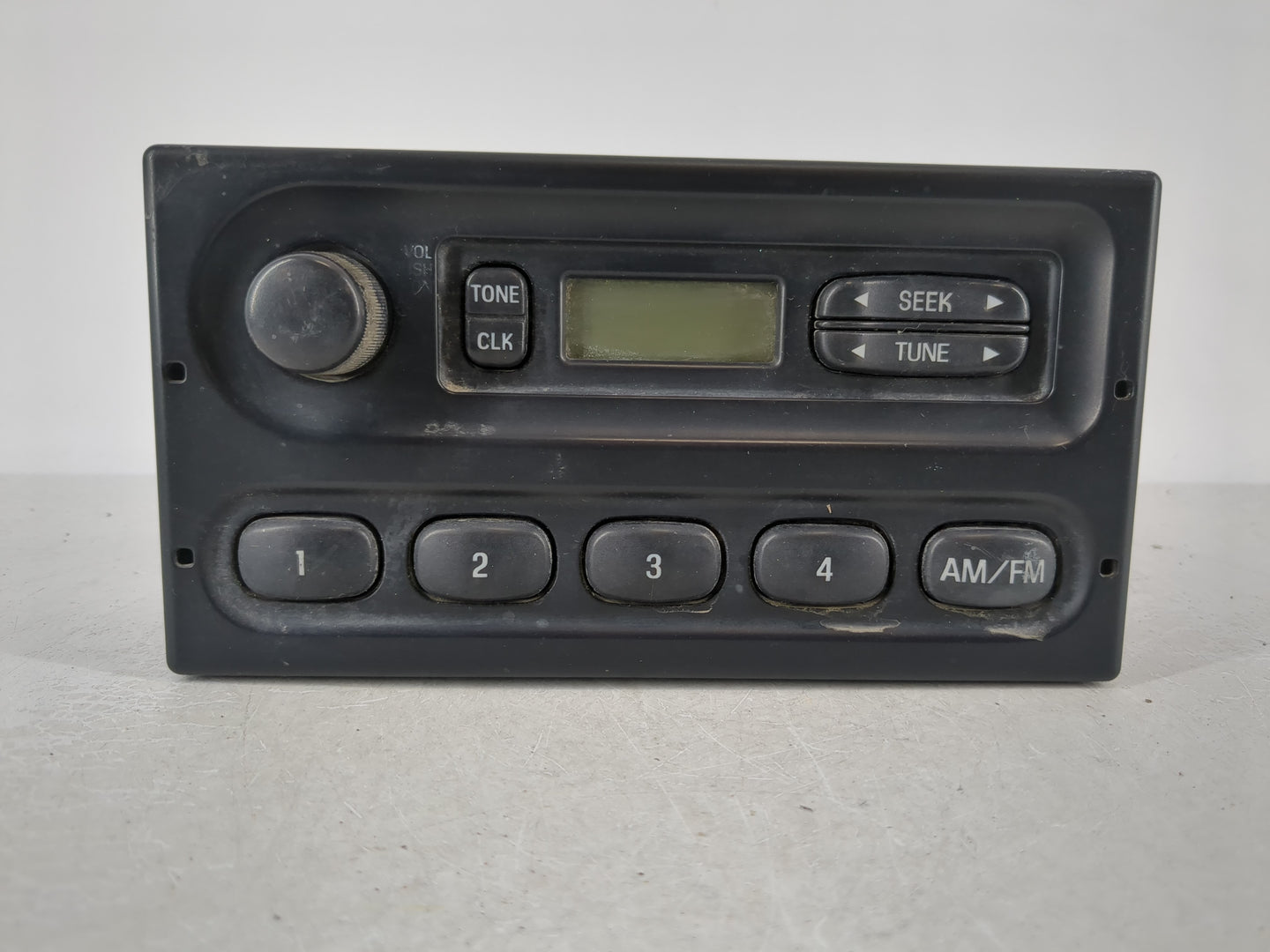 2004 Ford Ford F350sd Pickup Radio AM FM Cd Player Receiver Replacement P/N:3L5T-18K810-AA Fits OEM Used Auto Parts - Oemuse