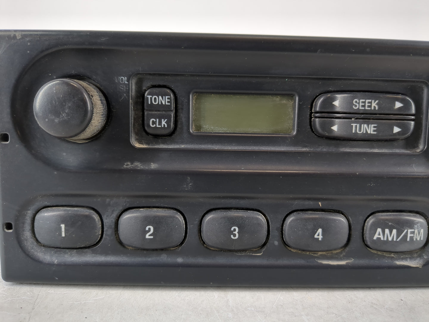 2004 Ford Ford F350sd Pickup Radio AM FM Cd Player Receiver Replacement P/N:3L5T-18K810-AA Fits OEM Used Auto Parts - Oemuse
