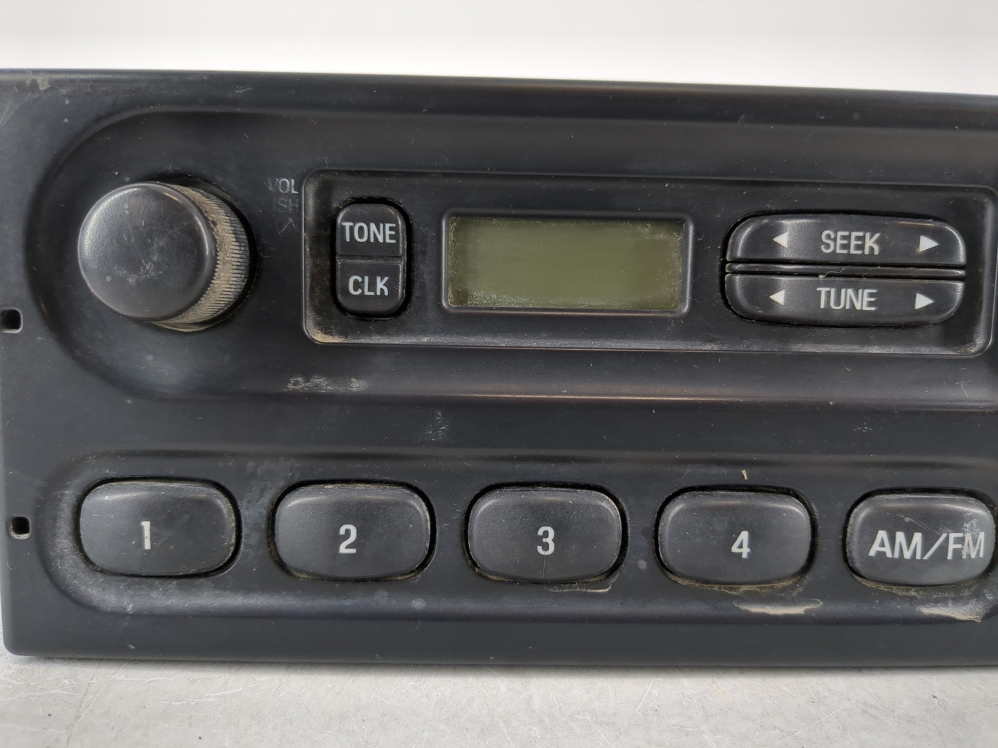 2004 Ford Ford F350sd Pickup Radio AM FM Cd Player Receiver Replacement P/N:3L5T-18K810-AA Fits OEM Used Auto Parts - Oemuse