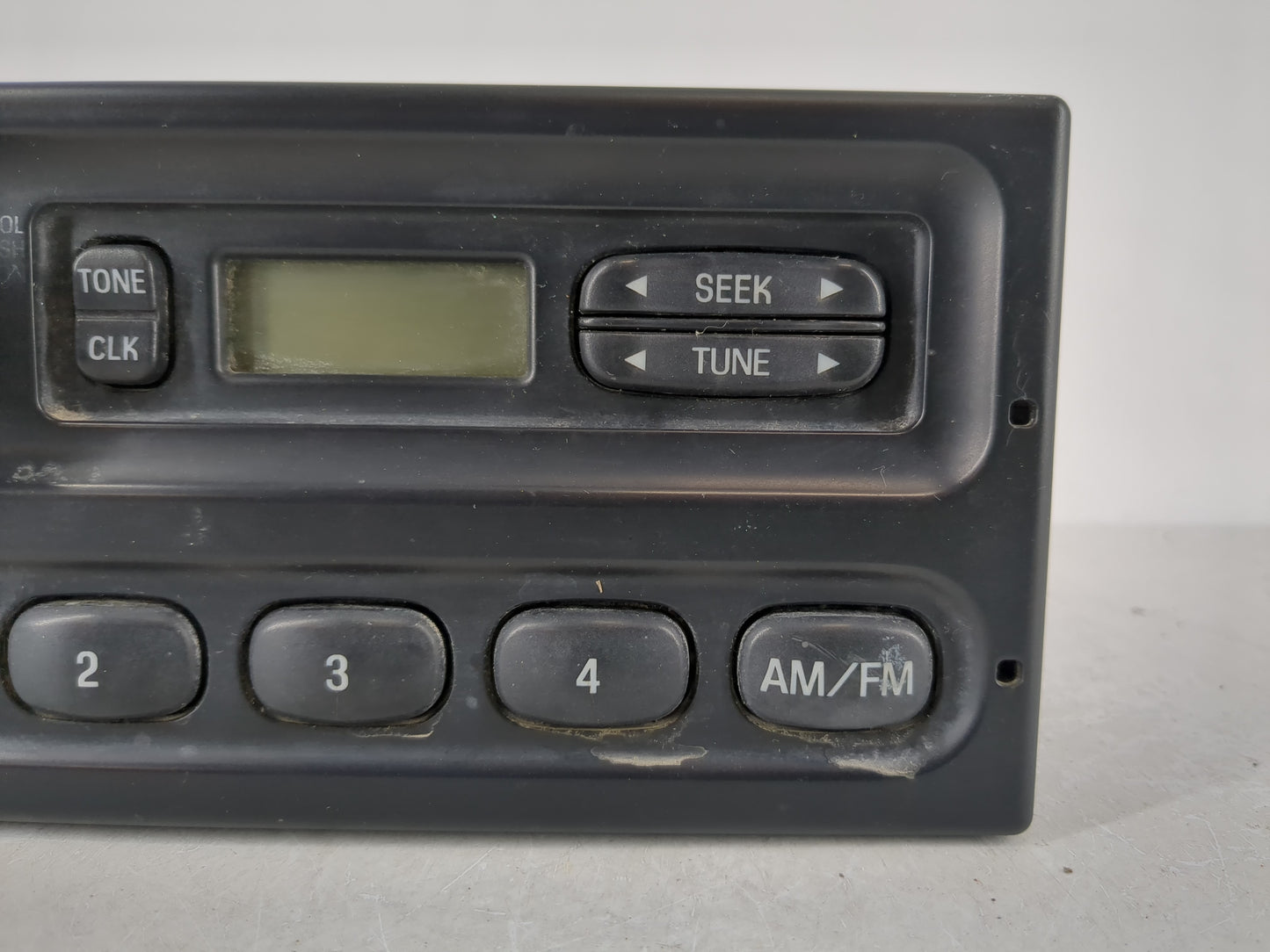 2004 Ford Ford F350sd Pickup Radio AM FM Cd Player Receiver Replacement P/N:3L5T-18K810-AA Fits OEM Used Auto Parts - Oemuse