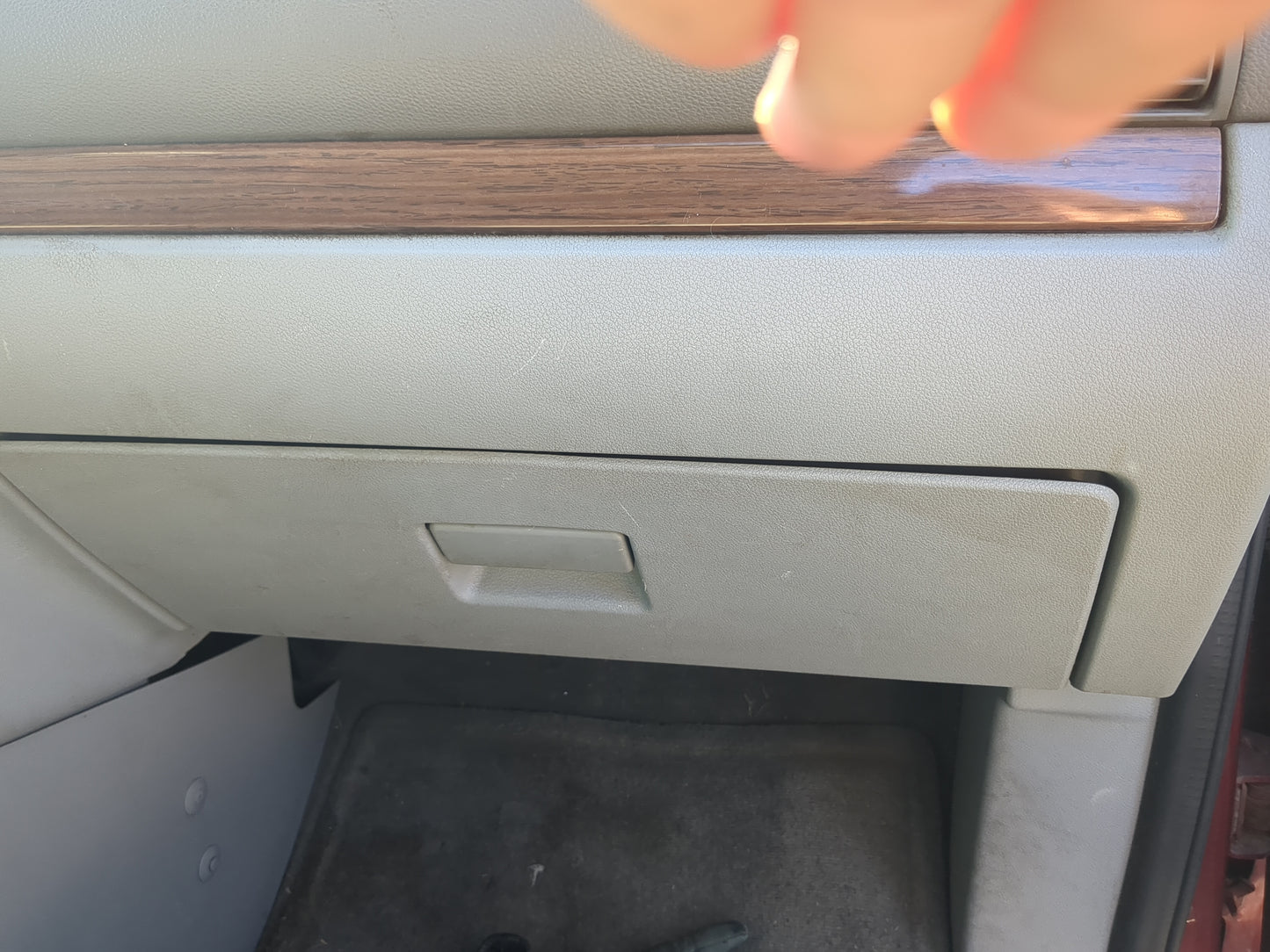 2004 Ford Freestar Passenger Glove Box Door Storage Compartment - Oemusedautoparts1.com