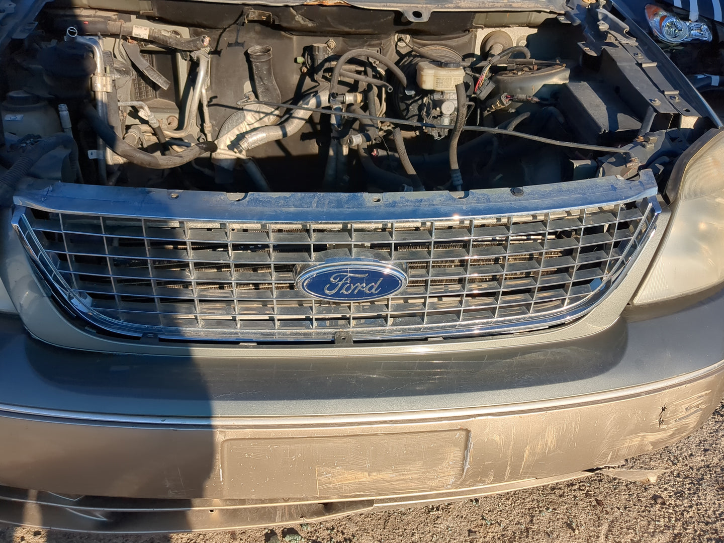 2004-2007 Ford Freestar Front Grille Bumper Not Included - Oemusedautoparts1.com