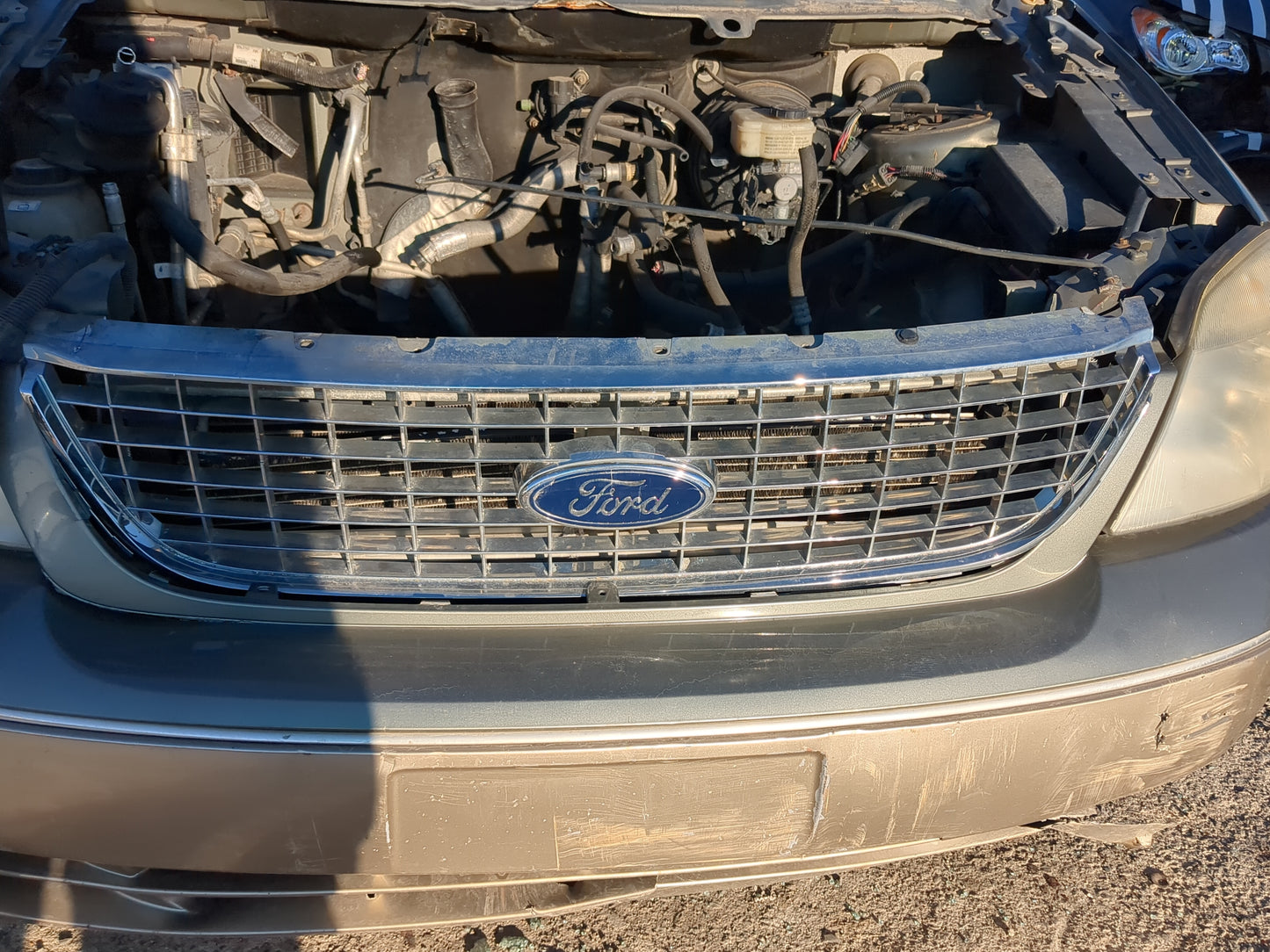 2004-2007 Ford Freestar Front Grille Bumper Not Included - Oemusedautoparts1.com