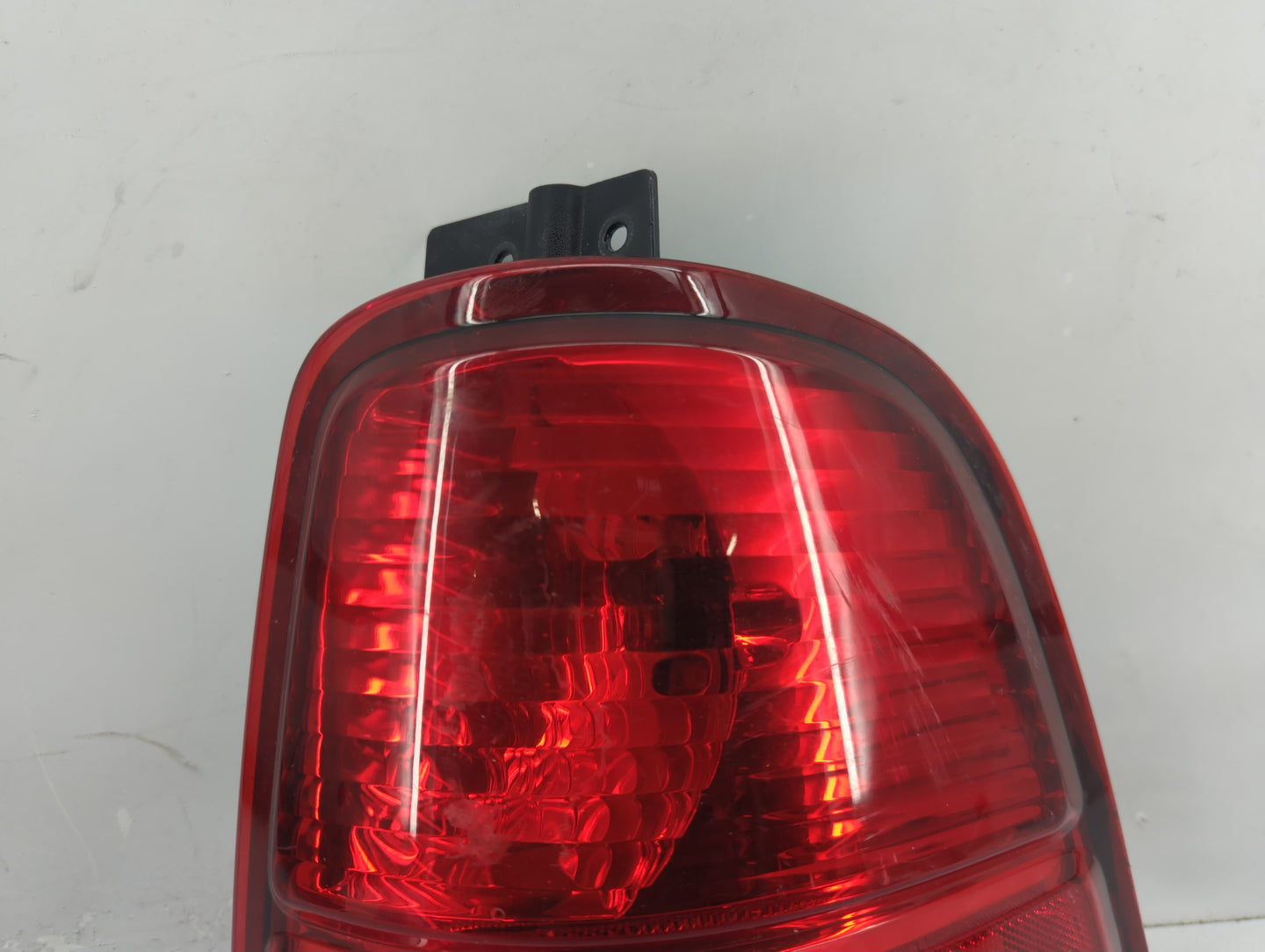 2004-2007 Ford Freestar Tail Light Assembly Passenger Right OEM Fits Fits 2004 2005 2006 2007 OEM Used Auto Parts - Oemuseda