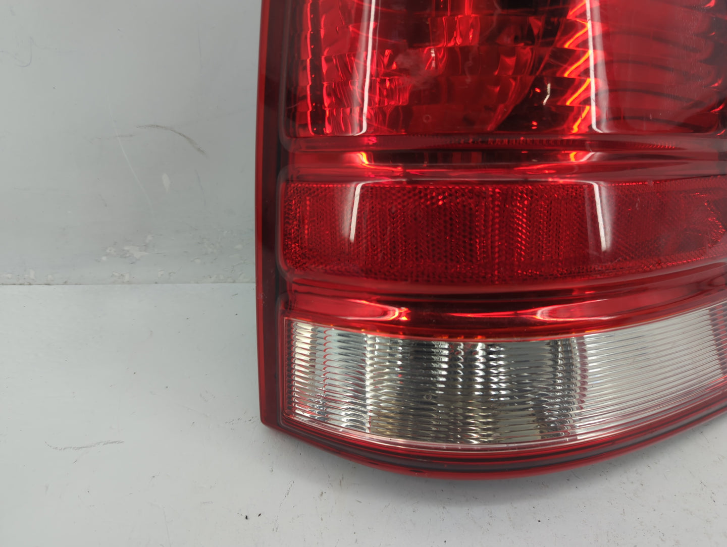 2004-2007 Ford Freestar Tail Light Assembly Passenger Right OEM Fits Fits 2004 2005 2006 2007 OEM Used Auto Parts - Oemuseda