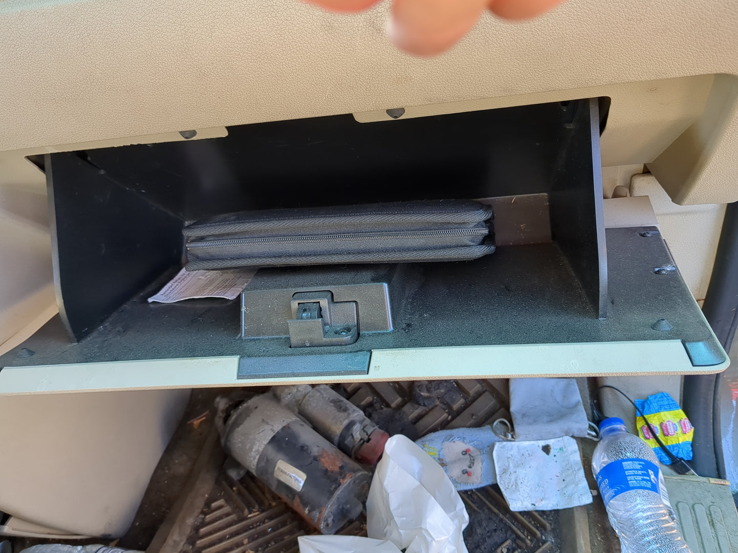 2004 Ford Freestar Passenger Glove Box Door Storage Compartment - Oemusedautoparts1.com