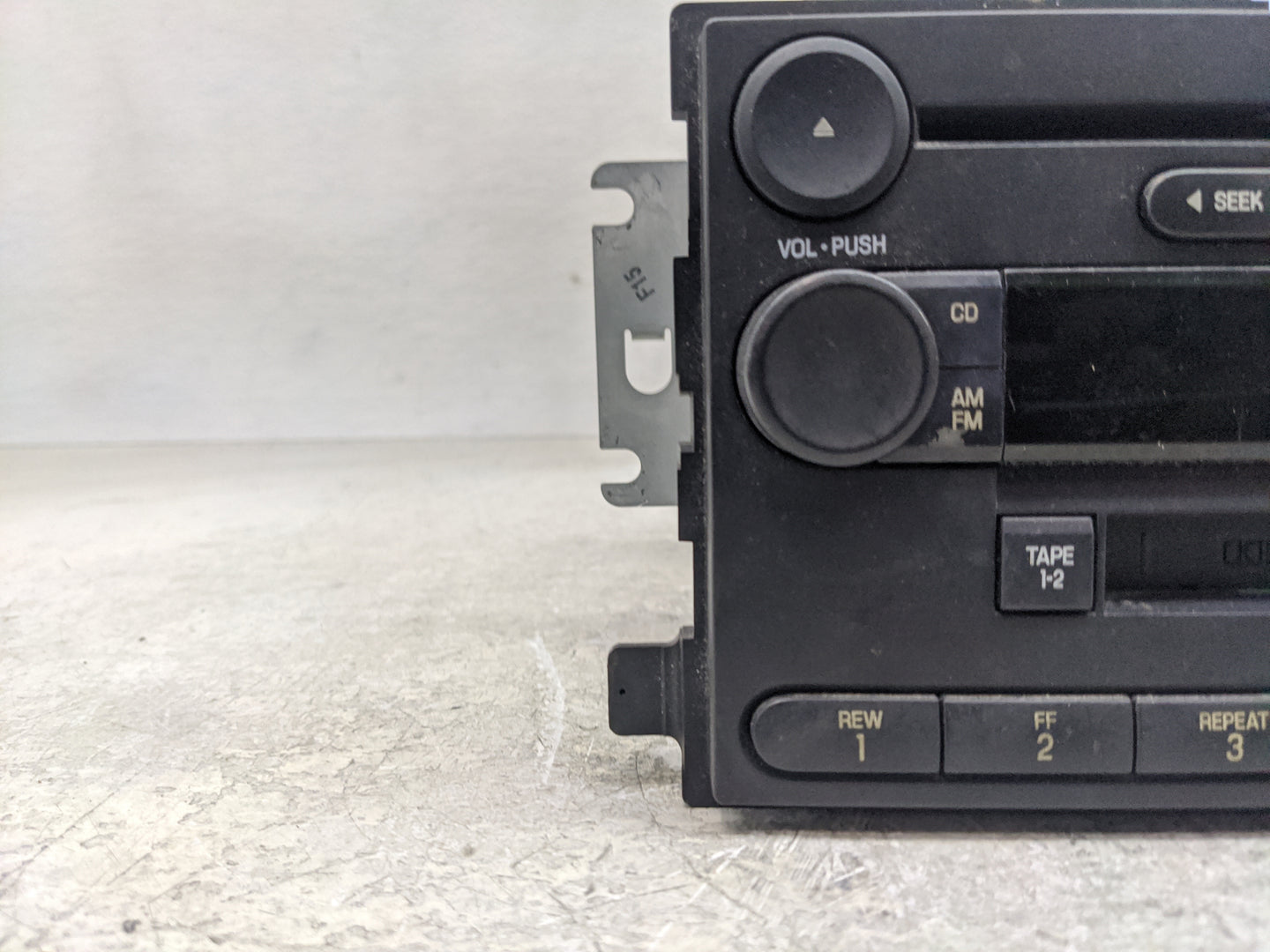 2004-2005 Ford Freestar Radio AM FM Cd Player Receiver Replacement P/N:3F2T 18C868 AG Fits Fits 2004 2005 OEM Used Auto Part