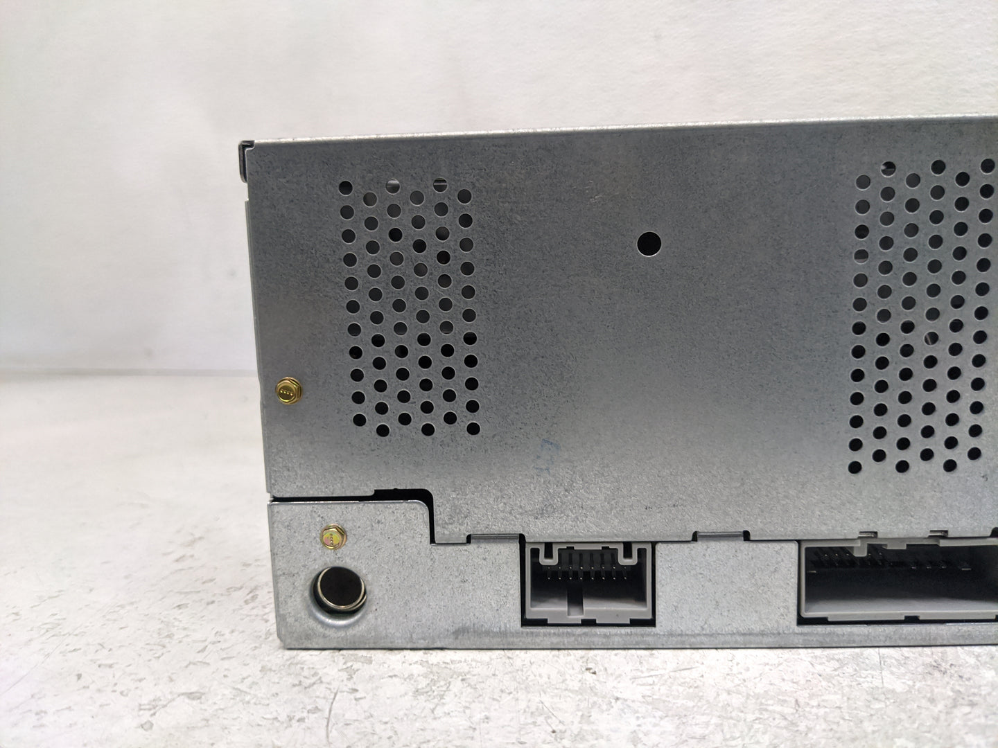 2004-2005 Ford Freestar Radio AM FM Cd Player Receiver Replacement P/N:3F2T 18C868 AG Fits Fits 2004 2005 OEM Used Auto Part