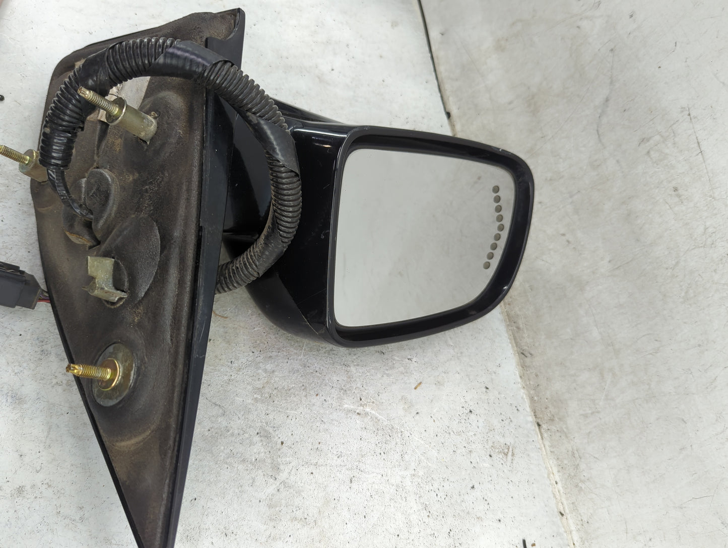 2004 Ford Freestar Driver Side View Mirror - Left Door Mirror OEM Used - Oemusedautoparts1.com