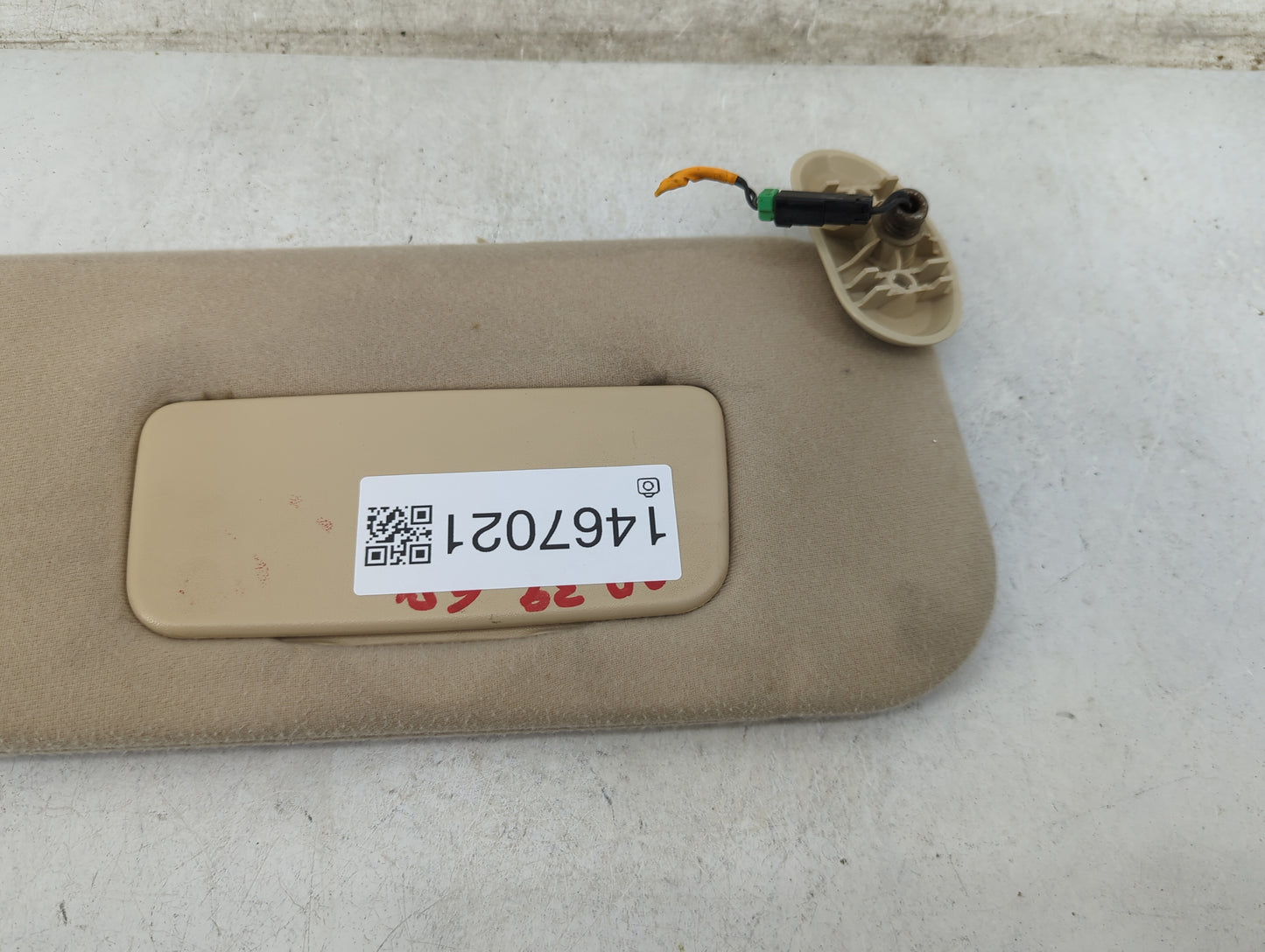 2004 Ford Freestar Sun Visor Shade Replacement Passenger Right Mirror Fits OEM Used Auto Parts - Oemusedautoparts1.com