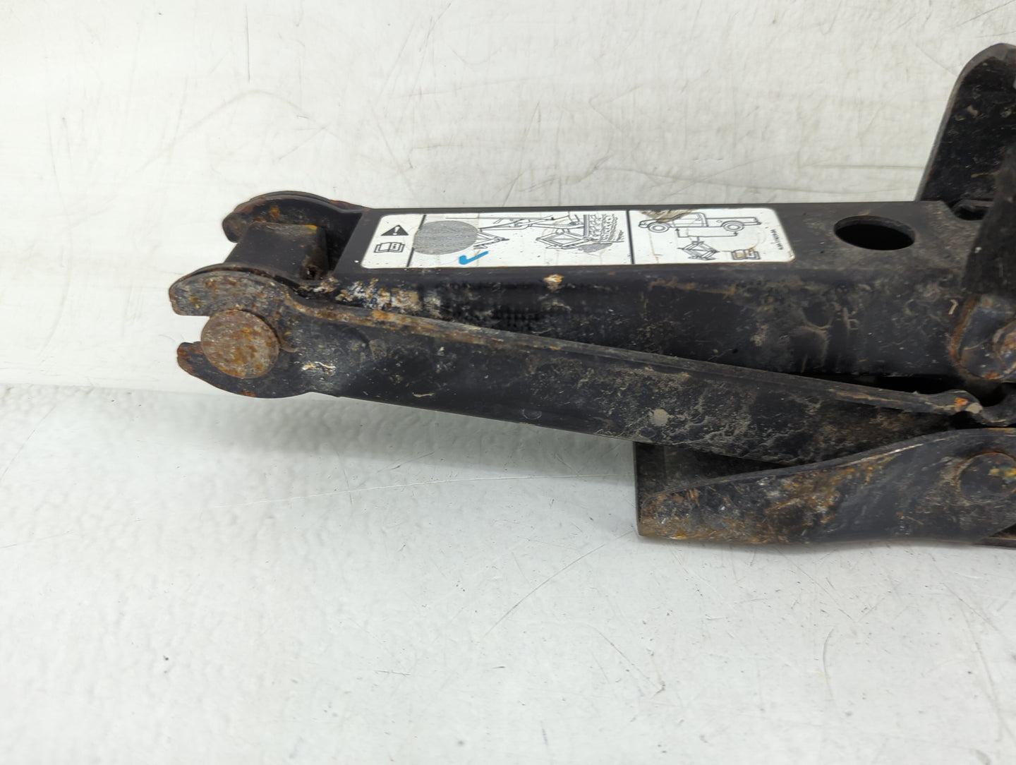 2004 Ford Lobo Spare Scissor Car Jack - Oemusedautoparts1.com