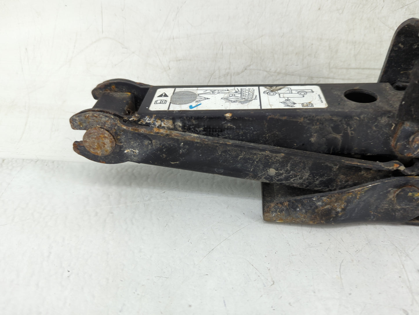 2004 Ford Lobo Spare Scissor Car Jack - Oemusedautoparts1.com