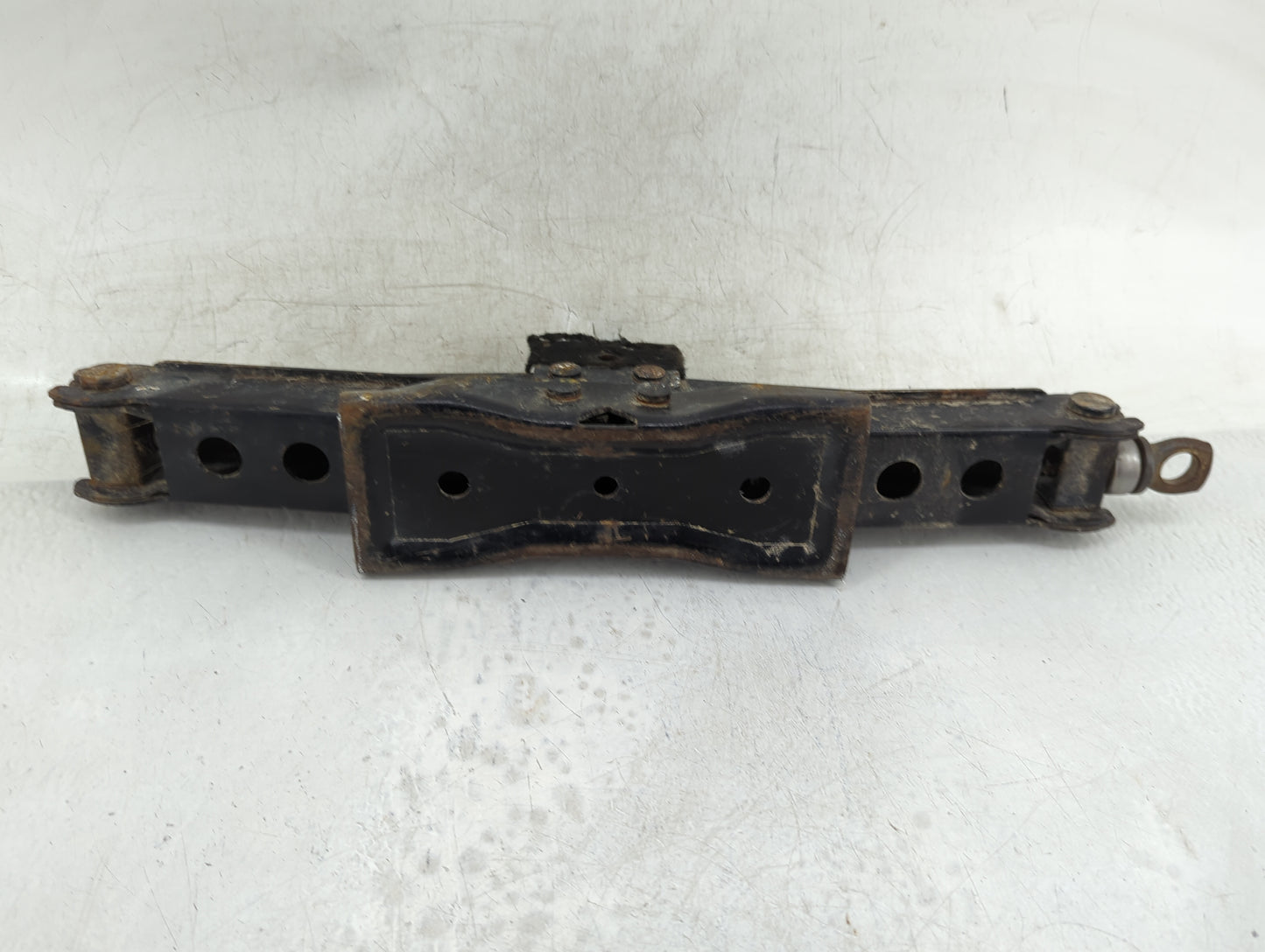 2004 Ford Lobo Spare Scissor Car Jack - Oemusedautoparts1.com