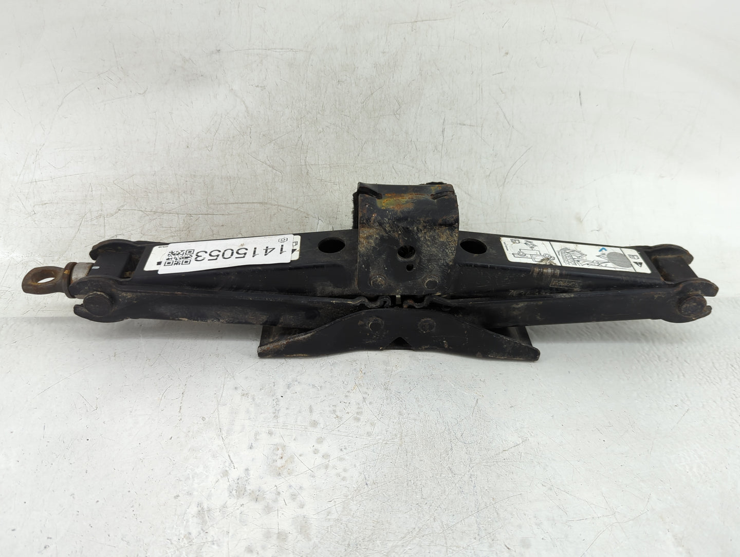 2004 Ford Lobo Spare Scissor Car Jack - Oemusedautoparts1.com
