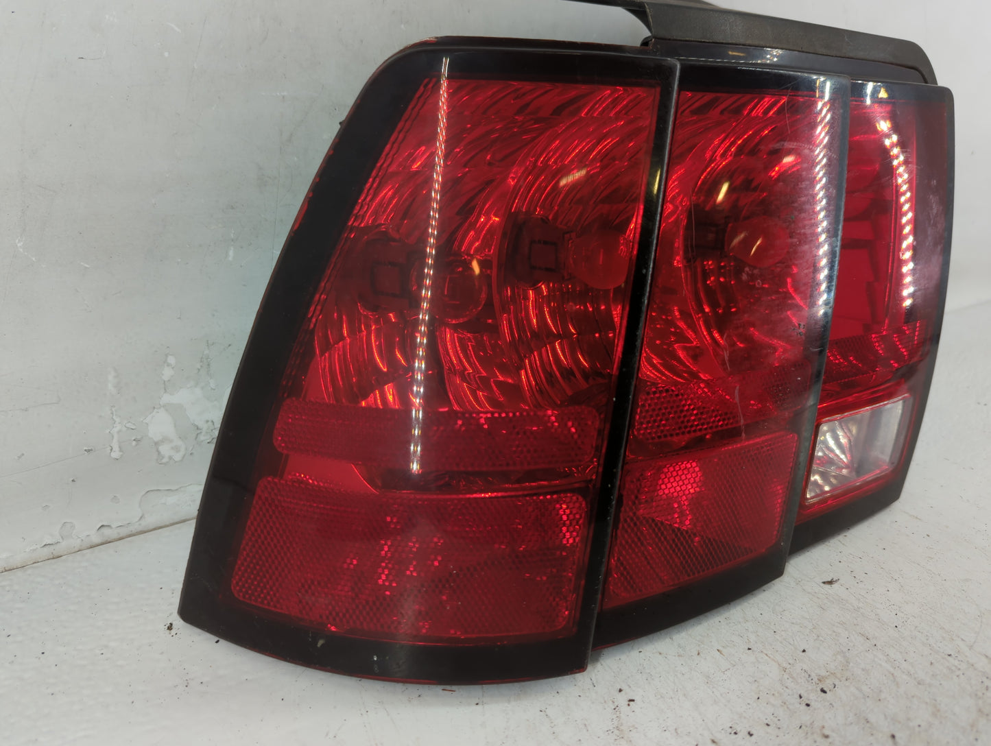 1999-2004 Ford Mustan Rear Center Lid Brake Light Tail Light P/N:XR33-13B505 Fits Fits 1999 2000 2001 2002 2003 2004 OEM Use
