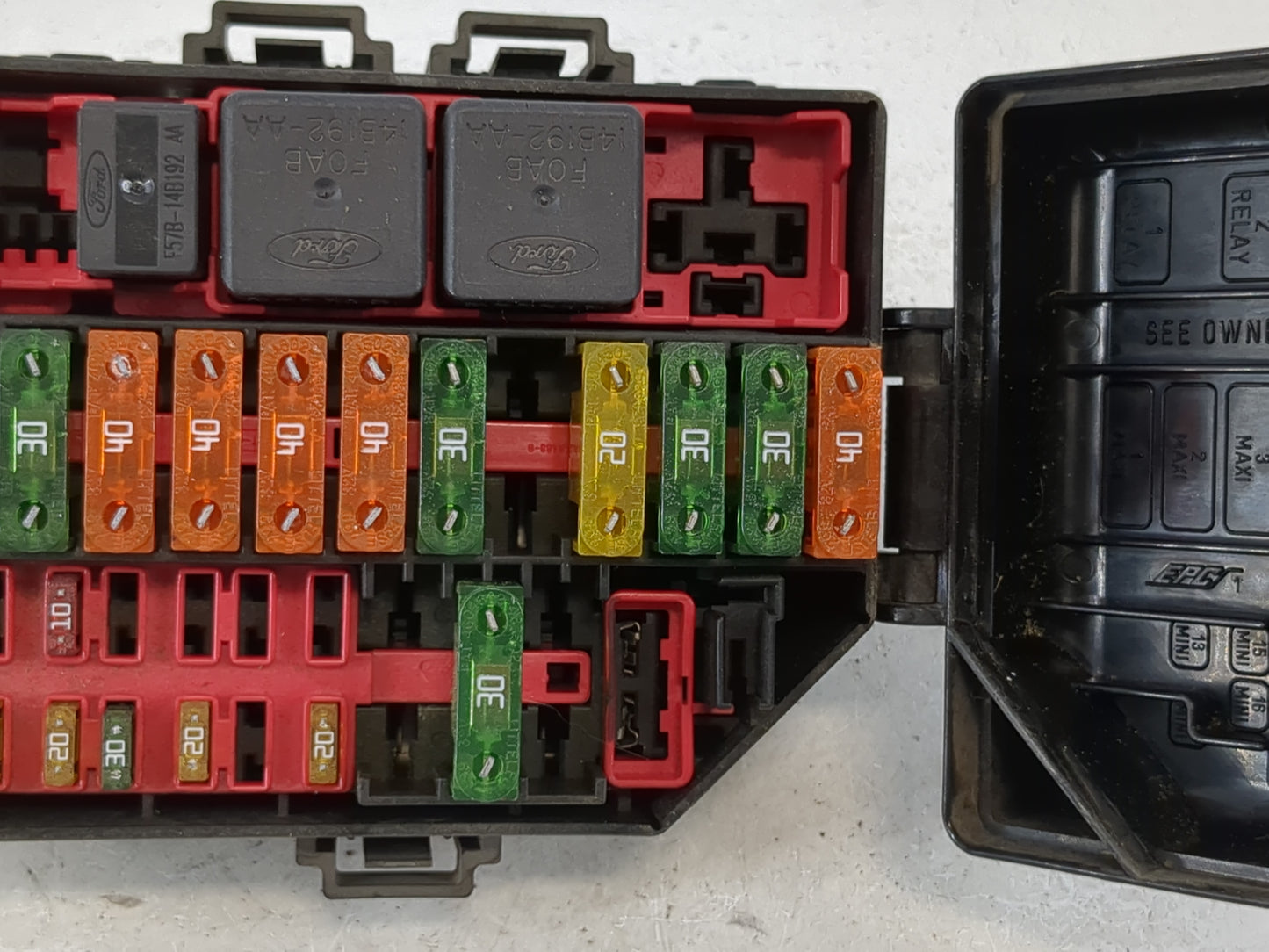 2003-2004 Ford Mustang Fusebox Fuse Box Panel Relay Module P/N:F8ZB-14A003-C Fits Fits 2003 2004 OEM Used Auto Parts - Oemus
