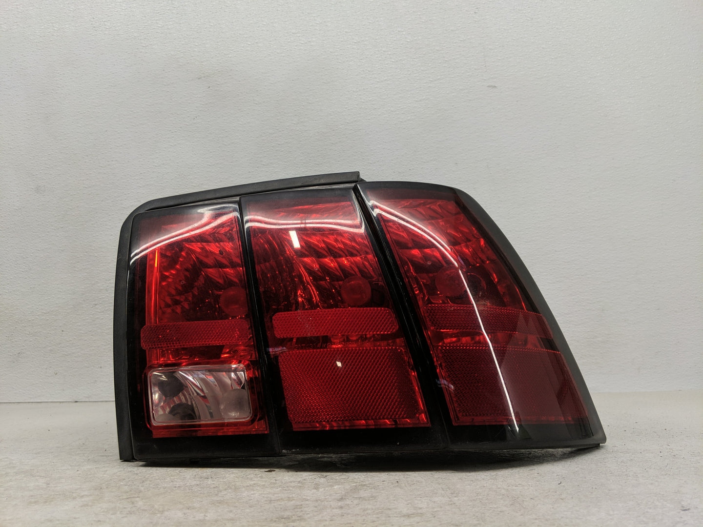 1999-2004 Ford Mustang Tail Light Assembly Passenger Right OEM P/N:XR33-13B504 Fits Fits 1999 2000 2001 2002 2003 2004 OEM U