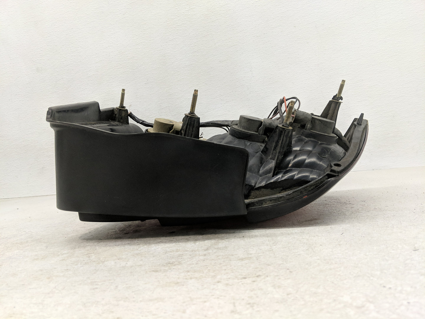 1999-2004 Ford Mustang Tail Light Assembly Passenger Right OEM P/N:XR33-13B504 Fits Fits 1999 2000 2001 2002 2003 2004 OEM U