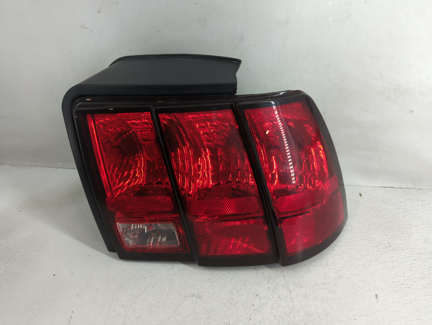 1999-2004 Ford Mustang Tail Light Assembly Passenger Right OEM P/N:XR33-13B504 Fits Fits 1999 2000 2001 2002 2003 2004 OEM U
