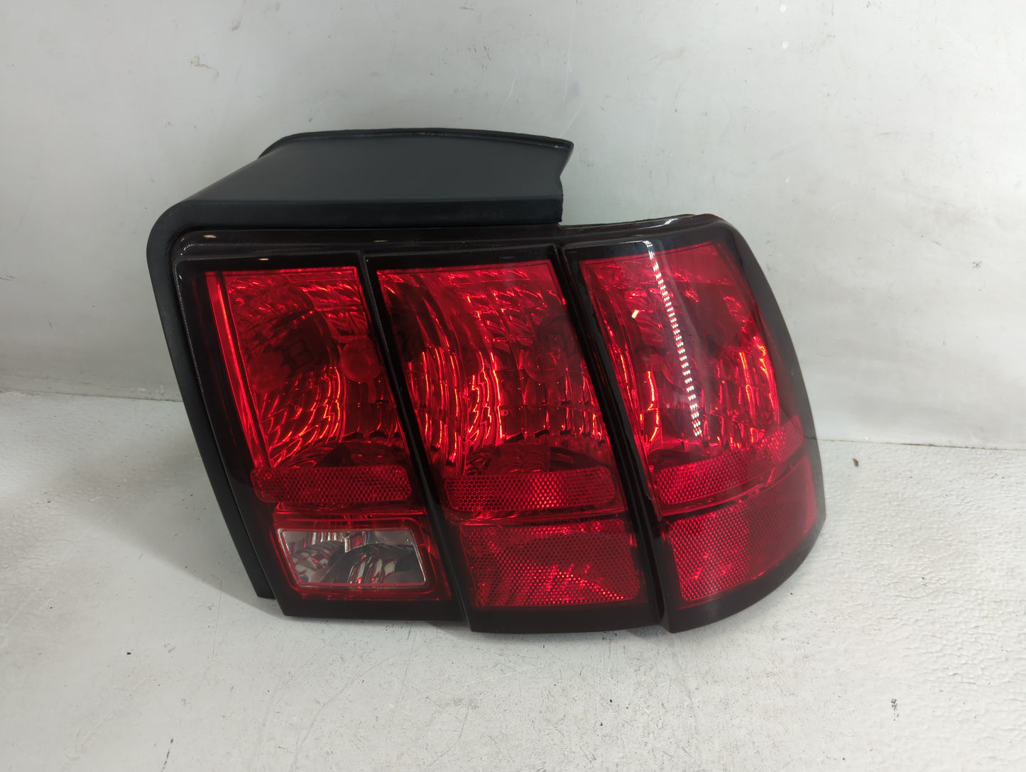 1999-2004 Ford Mustang Tail Light Assembly Passenger Right OEM P/N:XR33-13B504 Fits Fits 1999 2000 2001 2002 2003 2004 OEM U