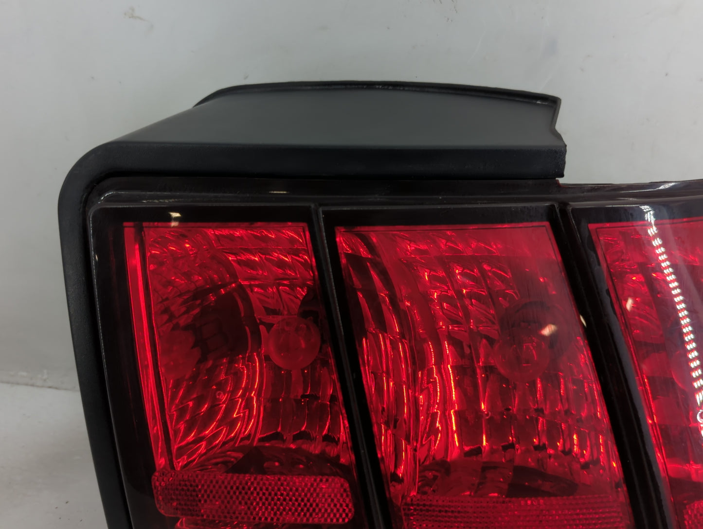 1999-2004 Ford Mustang Tail Light Assembly Passenger Right OEM P/N:XR33-13B504 Fits Fits 1999 2000 2001 2002 2003 2004 OEM U