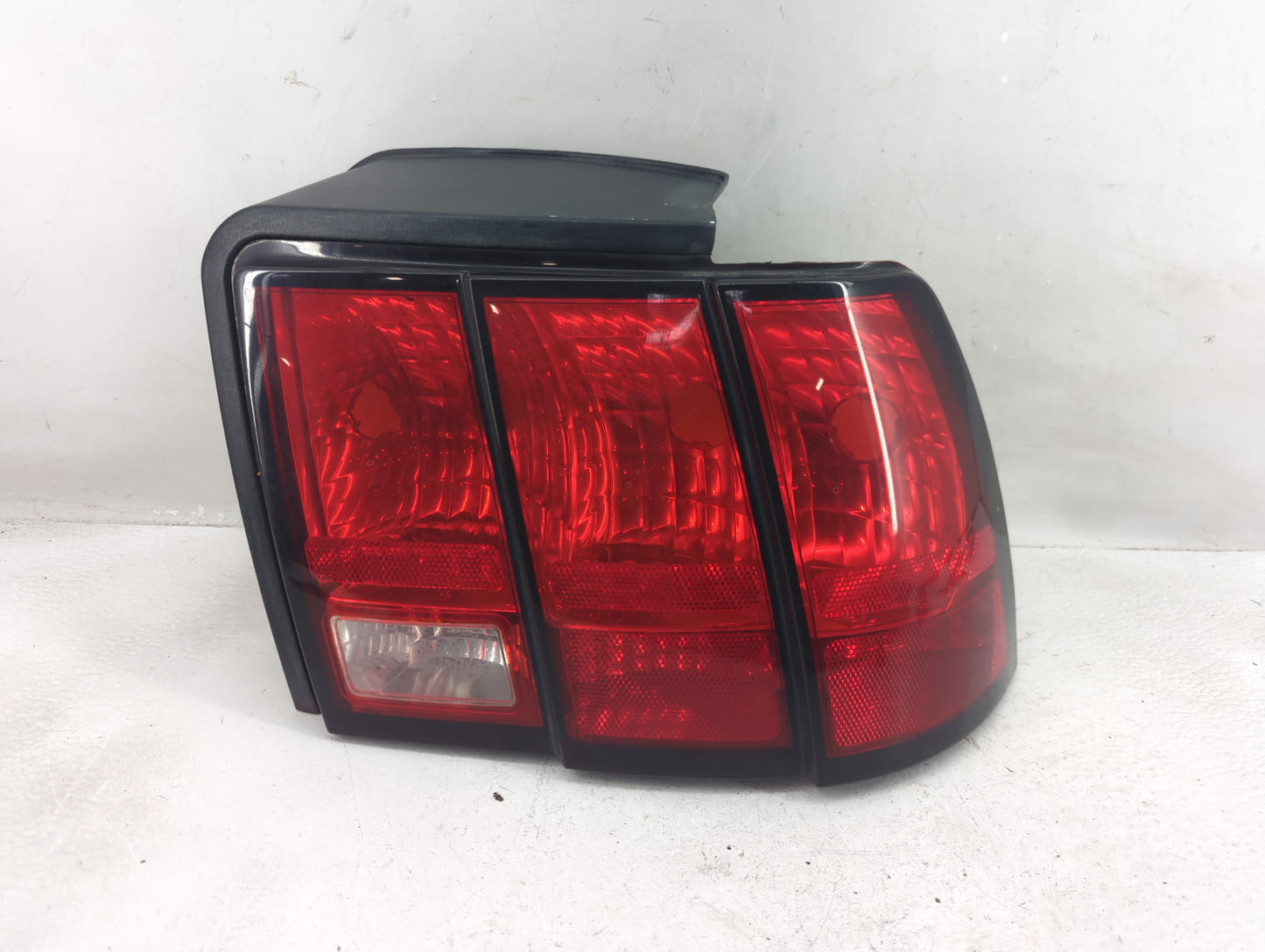1999-2004 Ford Mustang Tail Light Assembly Passenger Right OEM P/N:XR33-13B504 Fits Fits 1999 2000 2001 2002 2003 2004 OEM U