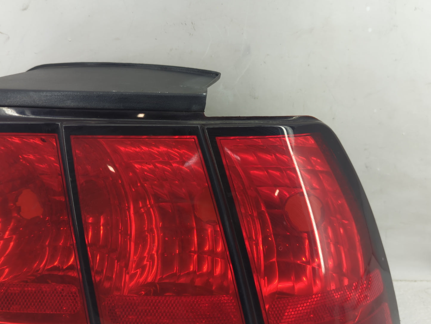 1999-2004 Ford Mustang Tail Light Assembly Passenger Right OEM P/N:XR33-13B504 Fits Fits 1999 2000 2001 2002 2003 2004 OEM U