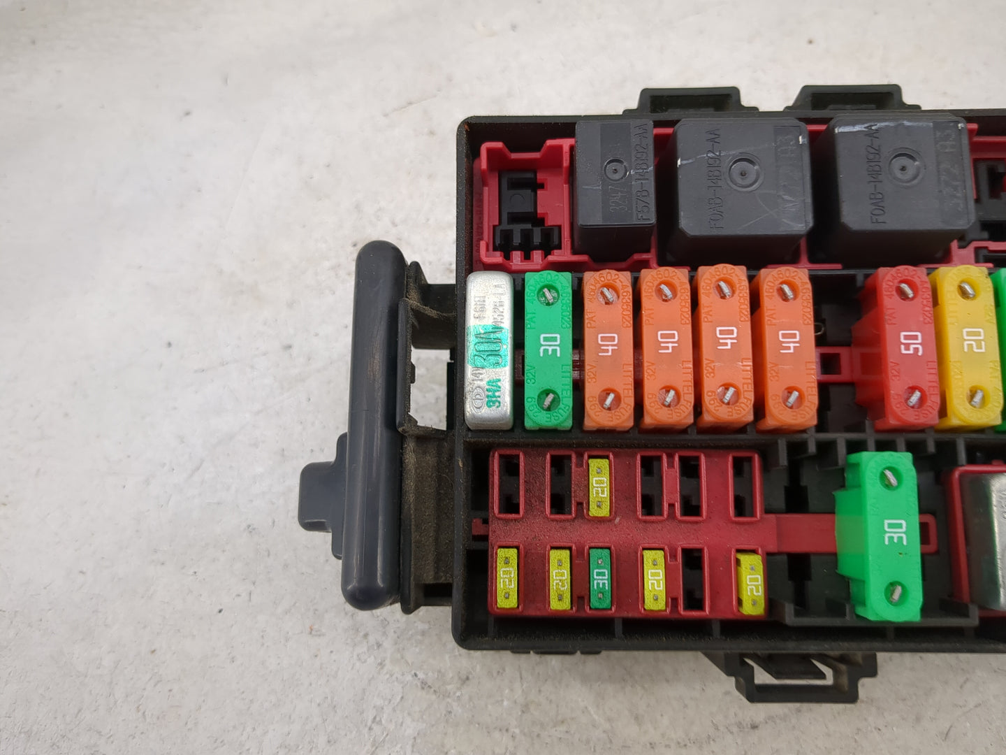 2003-2004 Ford Mustang Fusebox Fuse Box Panel Relay Module P/N:F8ZB-14A003-C F87B-14B192-AA, F0AB-14B192-AA Fits Fits 2003 2