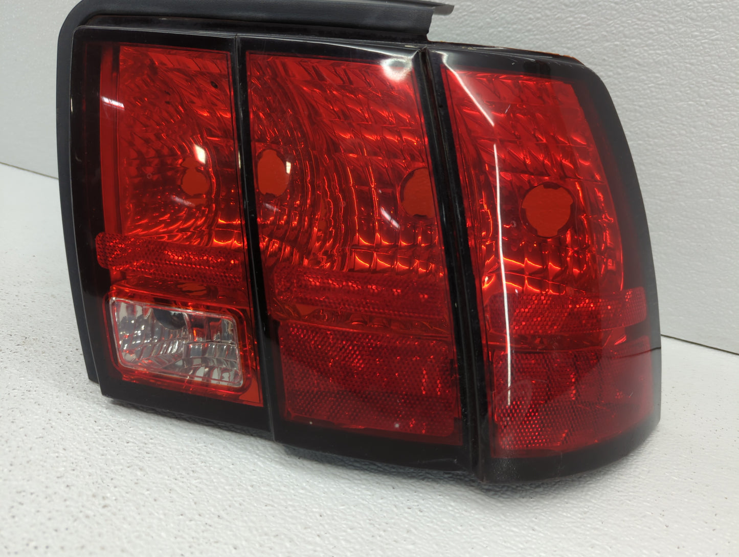1999-2004 Ford Mustang Tail Light Assembly Passenger Right OEM P/N:XR33-13B504 331-1958R-UC Fits OEM Used Auto Parts - Oemus