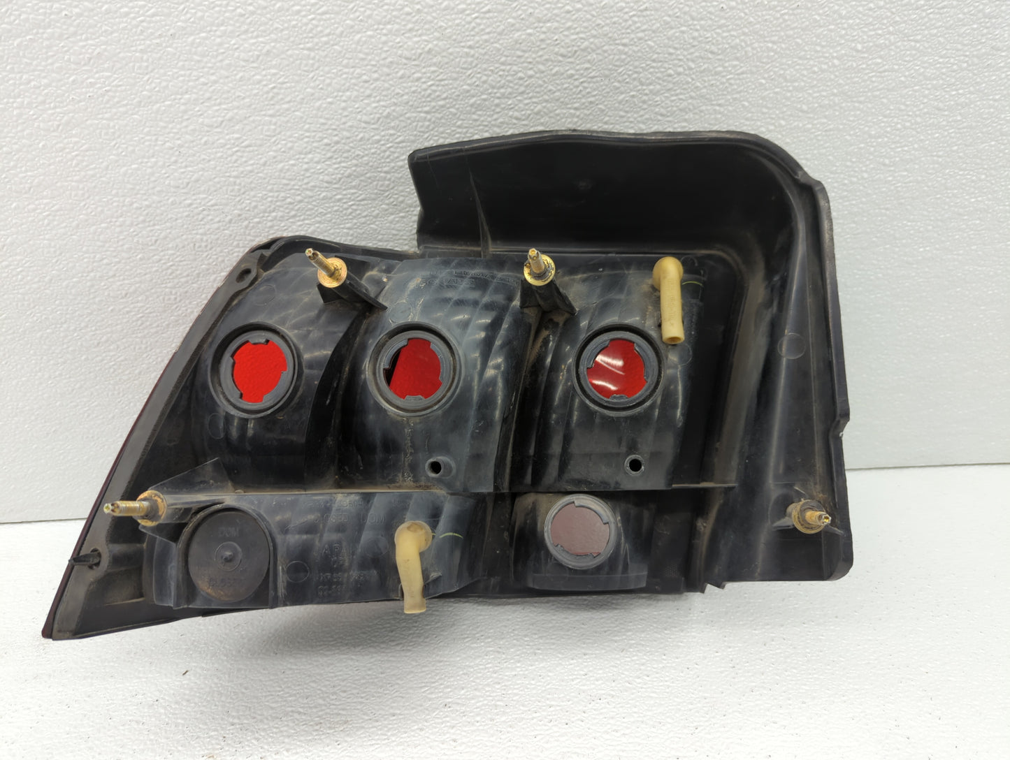 1999-2004 Ford Mustang Tail Light Assembly Passenger Right OEM P/N:XR33-13B504 331-1958R-UC Fits OEM Used Auto Parts - Oemus