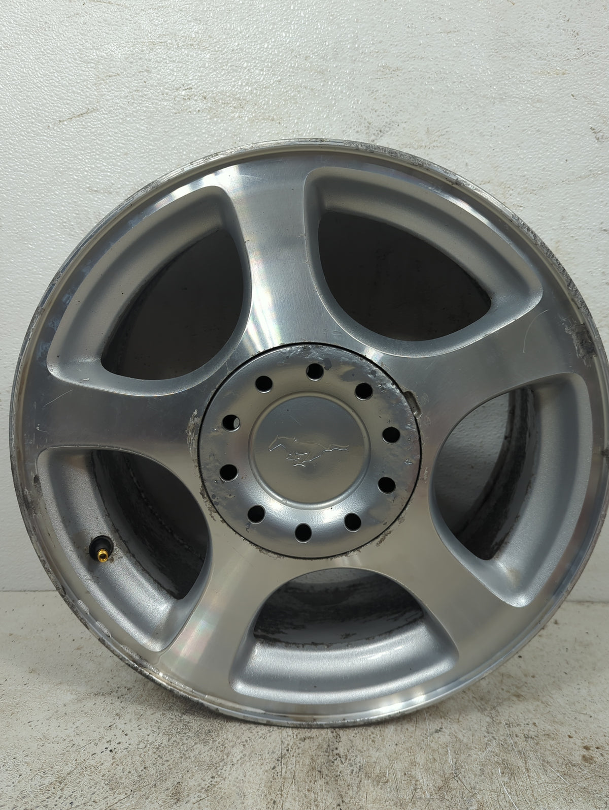 2003-2004 Ford Mustang Oem Wheel Rim 5043341 - Oemusedautoparts1.com