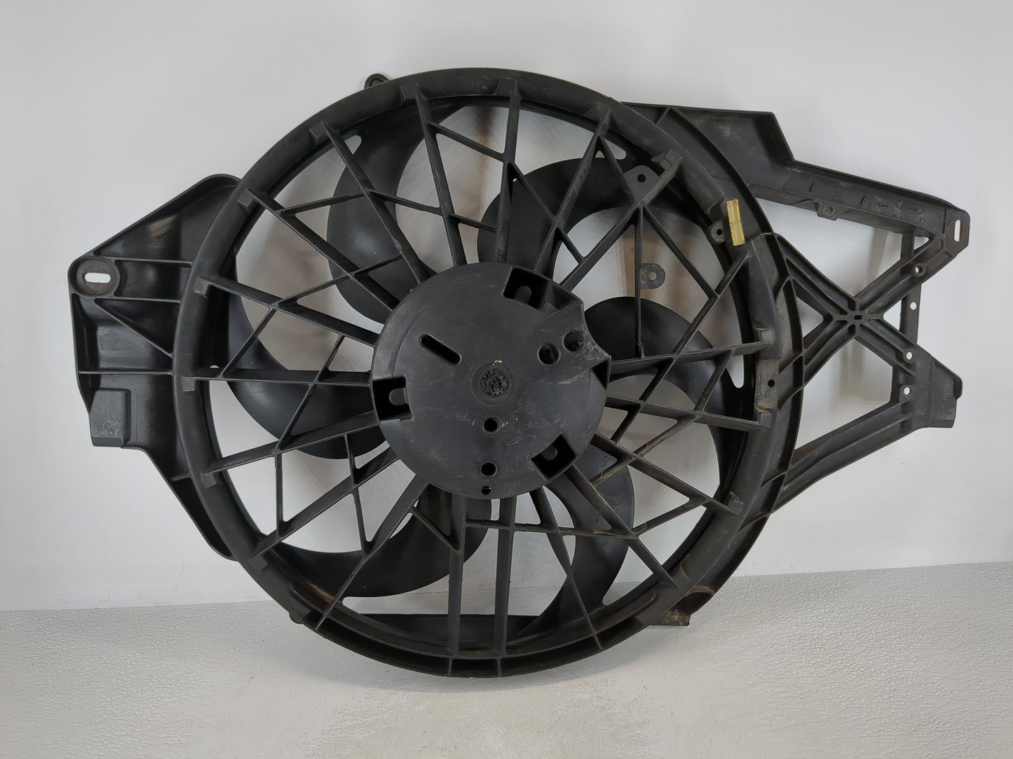 2001-2004 Ford Mustang Electric Radiator Cooling Fan Motor Assembly P/N:XR3H-8146-AA YU5A-8653-AA Fits Fits 2001 2002 2003 2